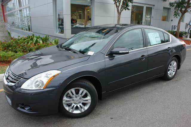 Nissan Altima 2012 photo 2