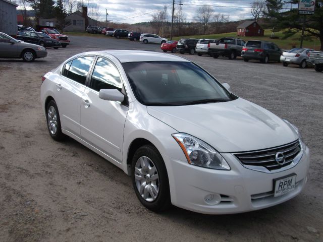 Nissan Altima Pickupslt Quad Cab SWB 4WD 4x4 Truck Sedan