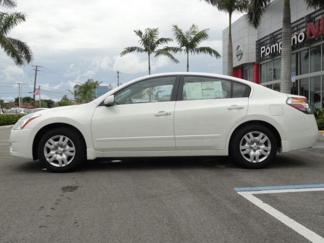 Nissan Altima 2012 photo 1