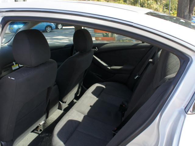 Nissan Altima SLT Quad Cab 2WD Sedan