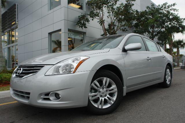 Nissan Altima Pickupslt Quad Cab SWB 4WD 4x4 Truck Sedan