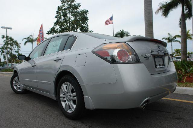 Nissan Altima 2012 photo 1