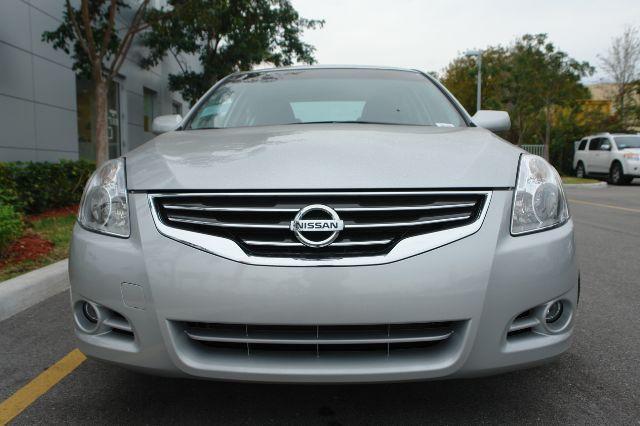 Nissan Altima 2012 photo 2