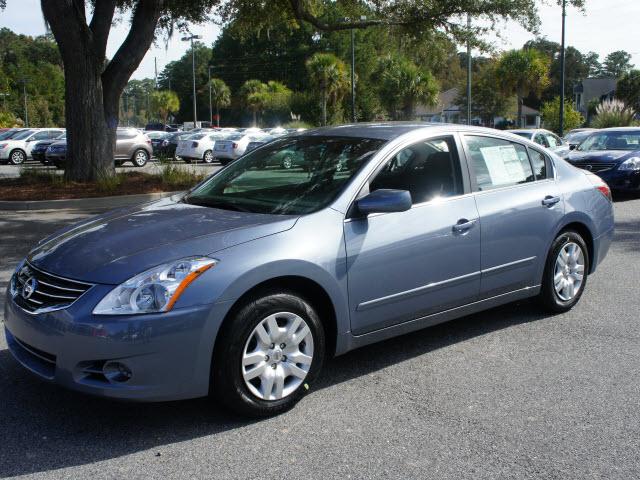 Nissan Altima Pickupslt Quad Cab SWB 4WD 4x4 Truck Sedan