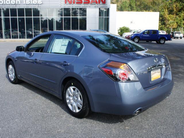 Nissan Altima 2012 photo 2