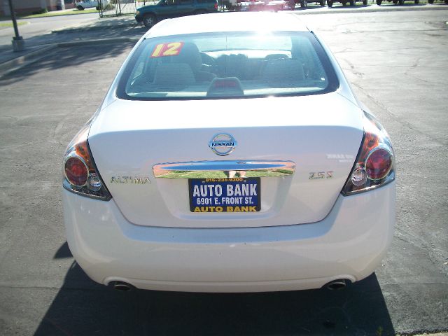 Nissan Altima 2012 photo 13