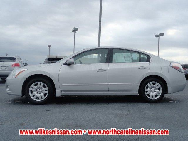 Nissan Altima 2012 photo 1