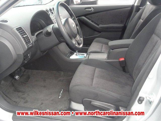 Nissan Altima 2012 photo 2