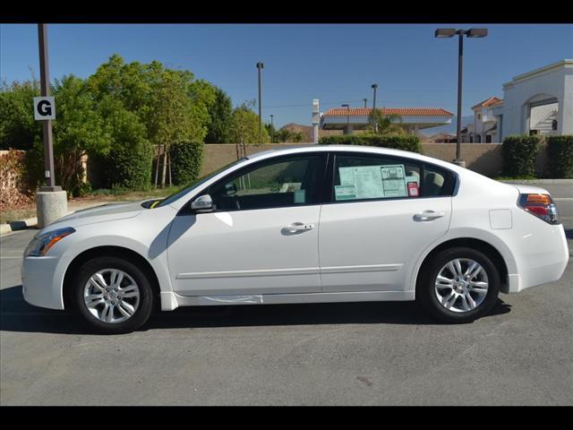 Nissan Altima 2012 photo 2