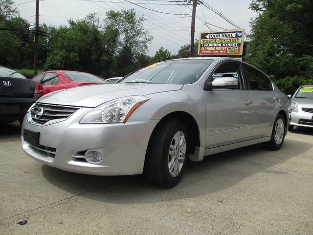 Nissan Altima 2012 photo 2