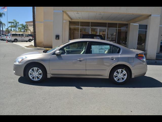 Nissan Altima 2012 photo 2