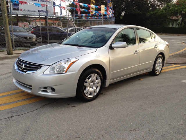 Nissan Altima 2012 photo 2
