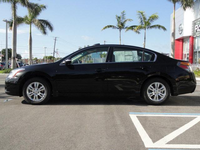 Nissan Altima 2012 photo 1