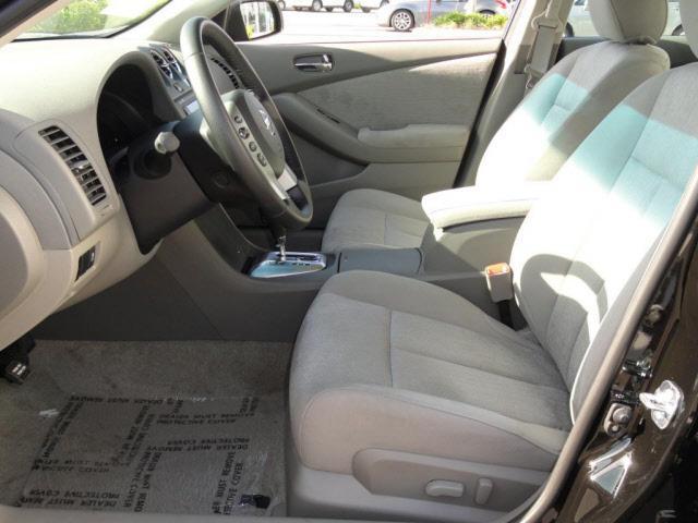 Nissan Altima 2012 photo 2