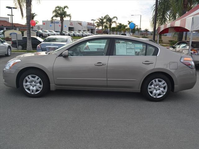 Nissan Altima 2012 photo 2
