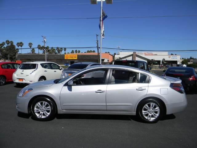 Nissan Altima 2012 photo 1