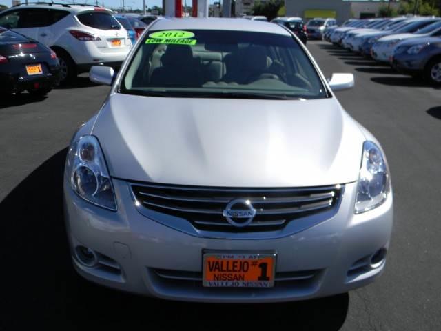 Nissan Altima 2012 photo 2