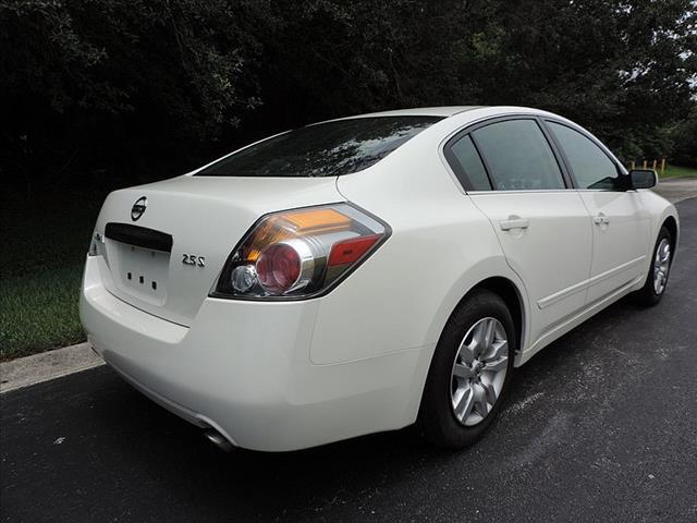 Nissan Altima 2012 photo 1