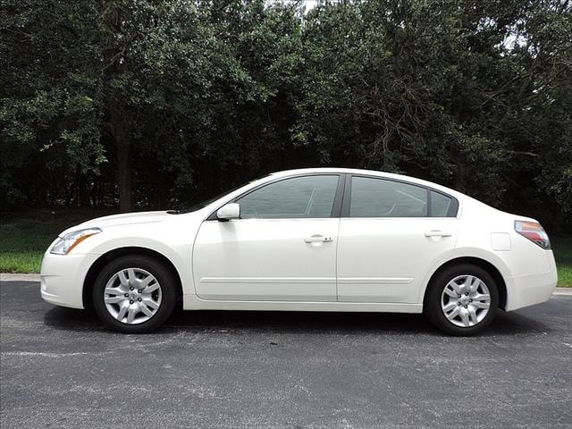 Nissan Altima 2012 photo 2