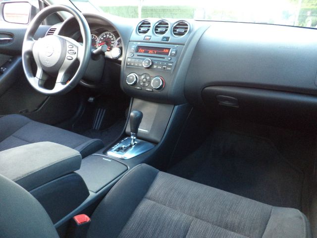 Nissan Altima 2012 photo 2