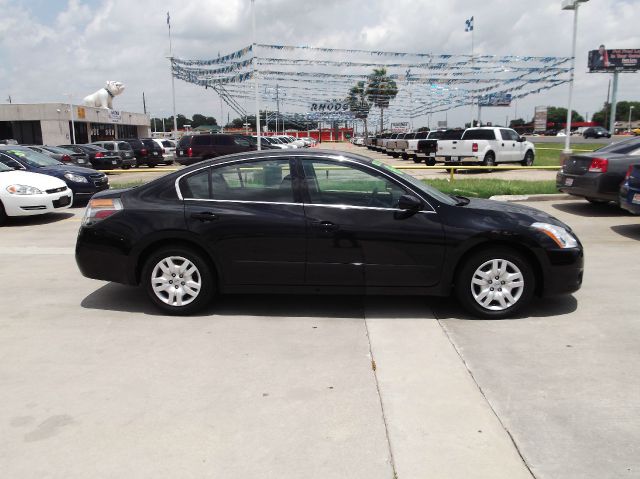 Nissan Altima Pickupslt Quad Cab SWB 4WD 4x4 Truck Sedan