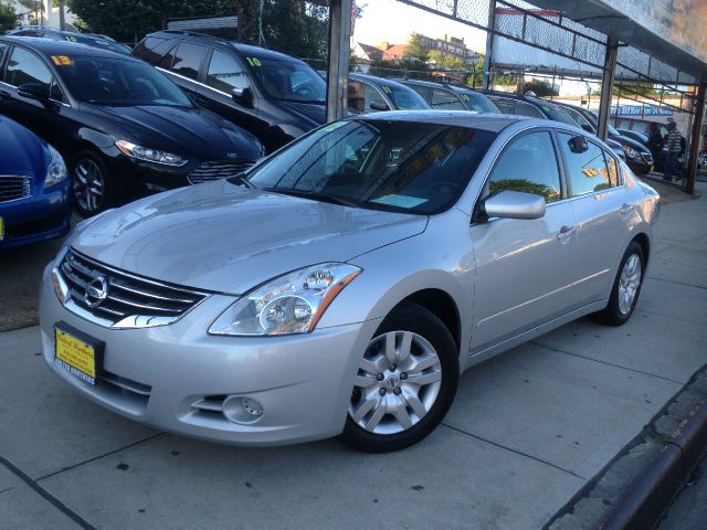 Nissan Altima 2012 photo 2