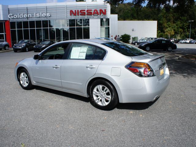 Nissan Altima 2012 photo 2