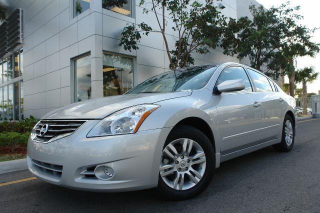 Nissan Altima Pickupslt Quad Cab SWB 4WD 4x4 Truck Sedan