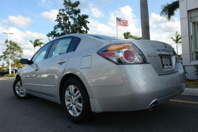 Nissan Altima 2012 photo 1