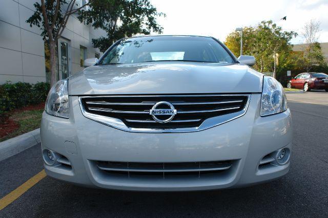 Nissan Altima 2012 photo 2