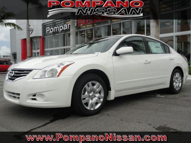 Nissan Altima Pickupslt Quad Cab SWB 4WD 4x4 Truck Sedan