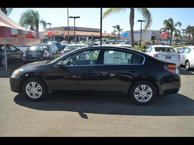Nissan Altima 2012 photo 1