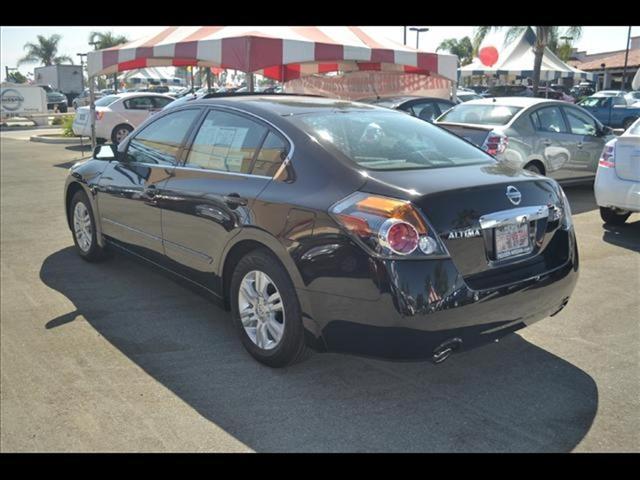 Nissan Altima 2012 photo 2
