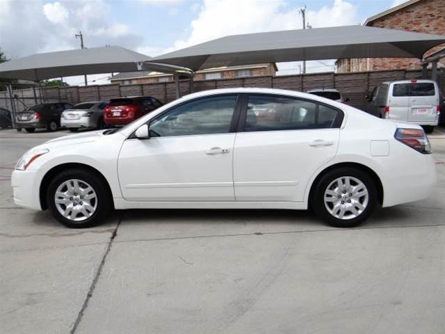 Nissan Altima 2012 photo 2