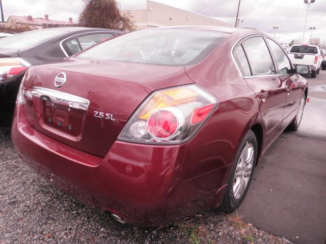 Nissan Altima 2012 photo 2