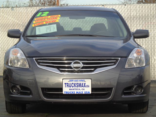 Nissan Altima 2012 photo 2