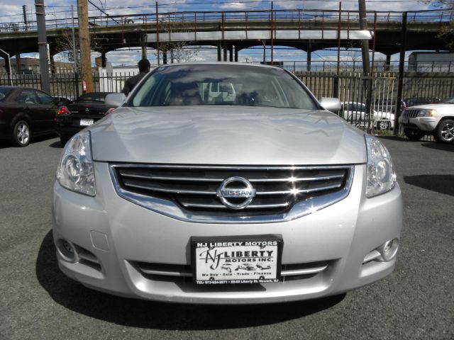 Nissan Altima 2012 photo 2