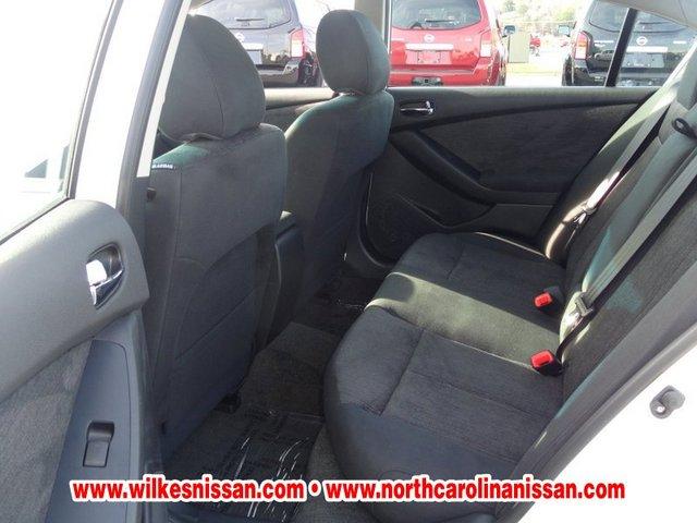 Nissan Altima 2012 photo 2
