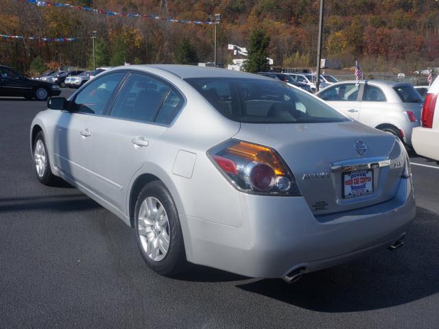 Nissan Altima 2012 photo 1