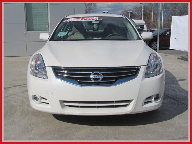 Nissan Altima 2012 photo 1