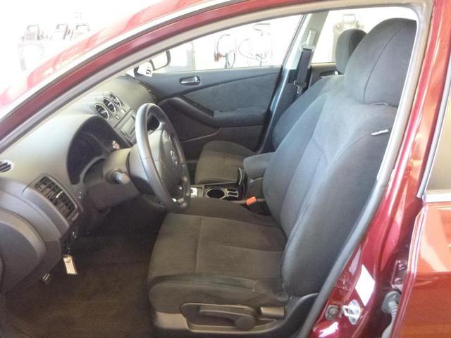 Nissan Altima 2012 photo 2