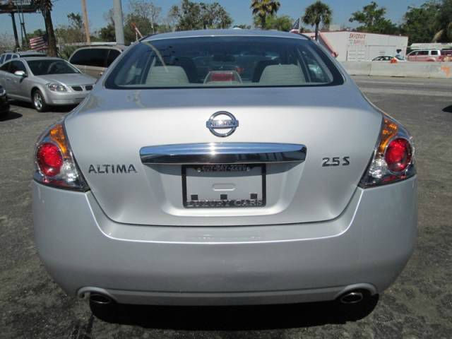 Nissan Altima 2012 photo 1