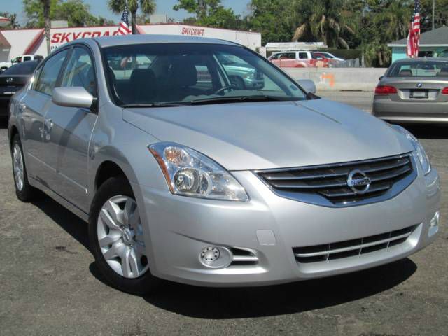 Nissan Altima 2012 photo 2