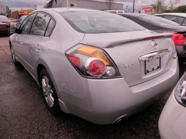 Nissan Altima 2012 photo 1