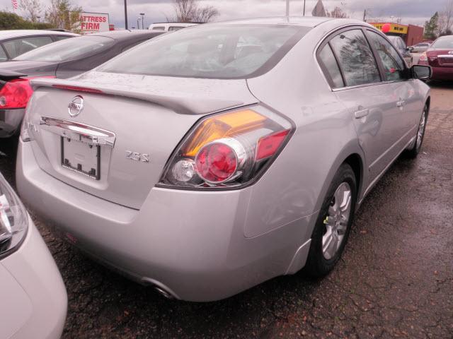 Nissan Altima 2012 photo 2