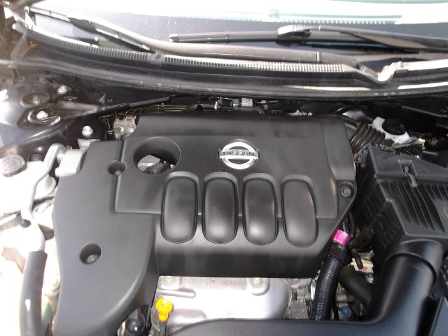 Nissan Altima 2012 photo 2