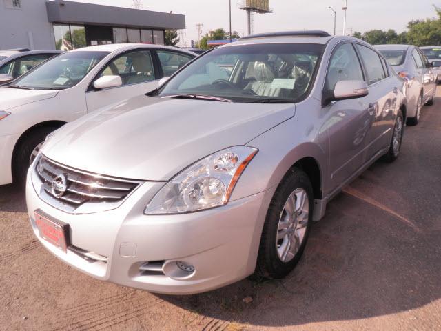 Nissan Altima SLT Quad Cab 2WD Sedan