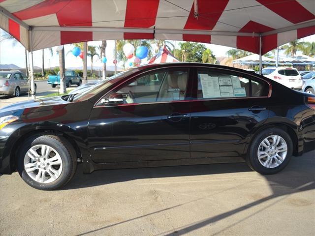 Nissan Altima 2012 photo 2