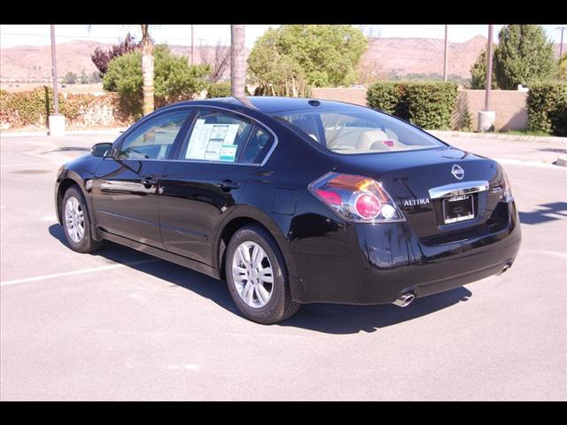 Nissan Altima 2012 photo 2