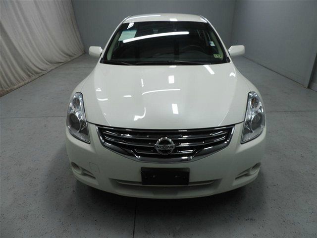 Nissan Altima 2012 photo 2